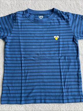 Uniqlo x KAWS Blue Striped Kids Tee with Yellow - size 5-6 years